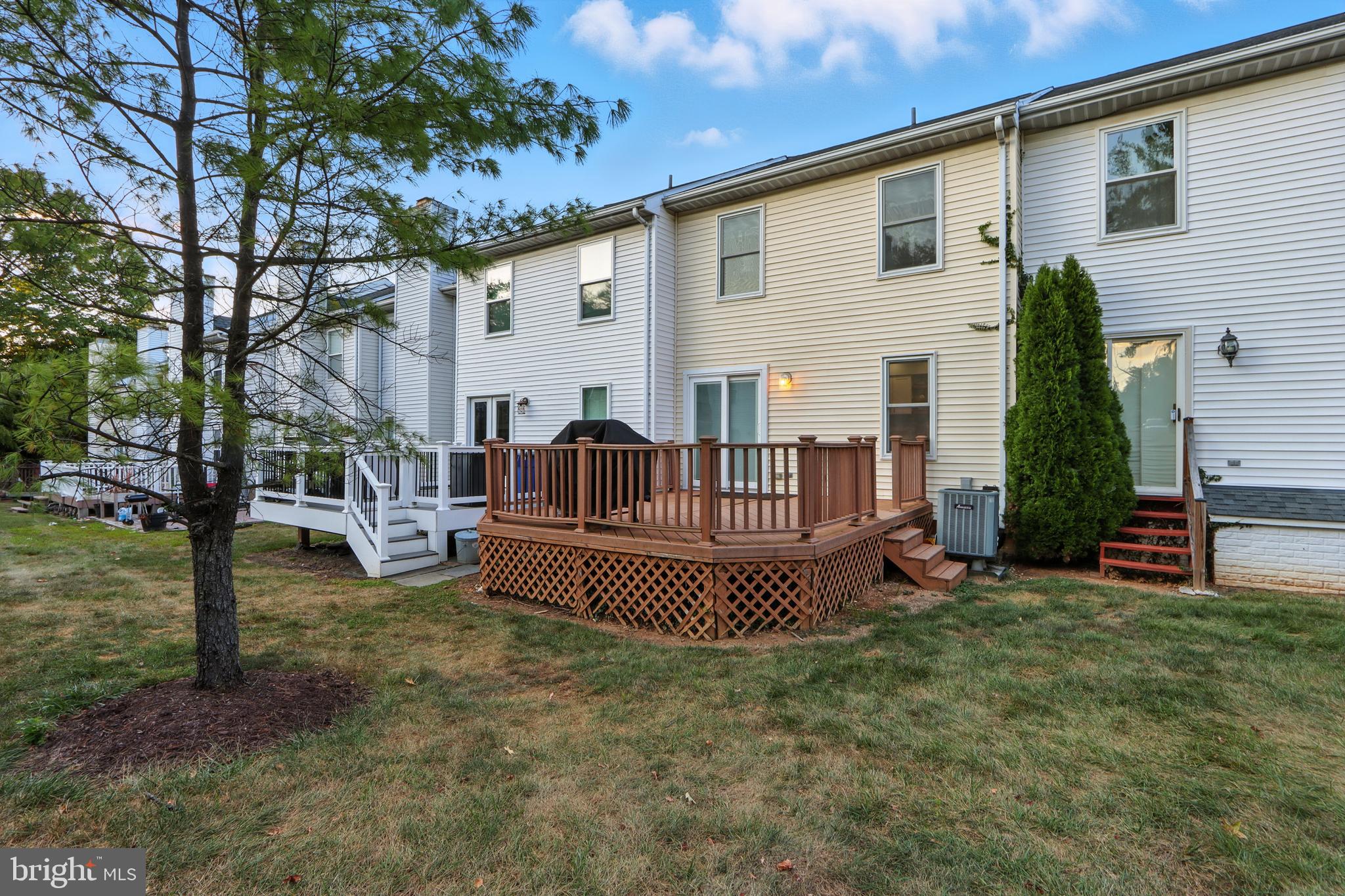 RIVERCHASE - Residential