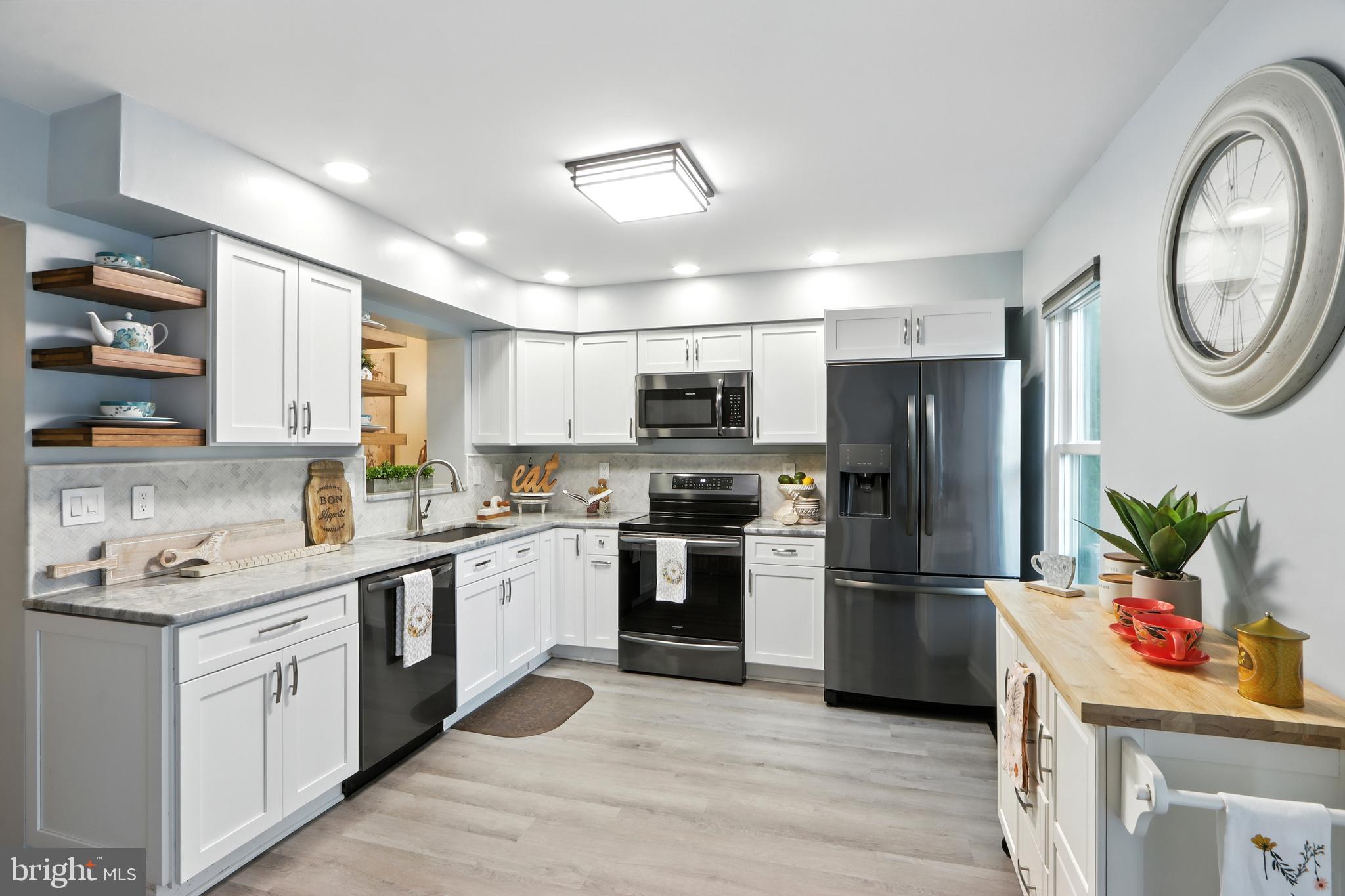 RIVERCHASE - Residential