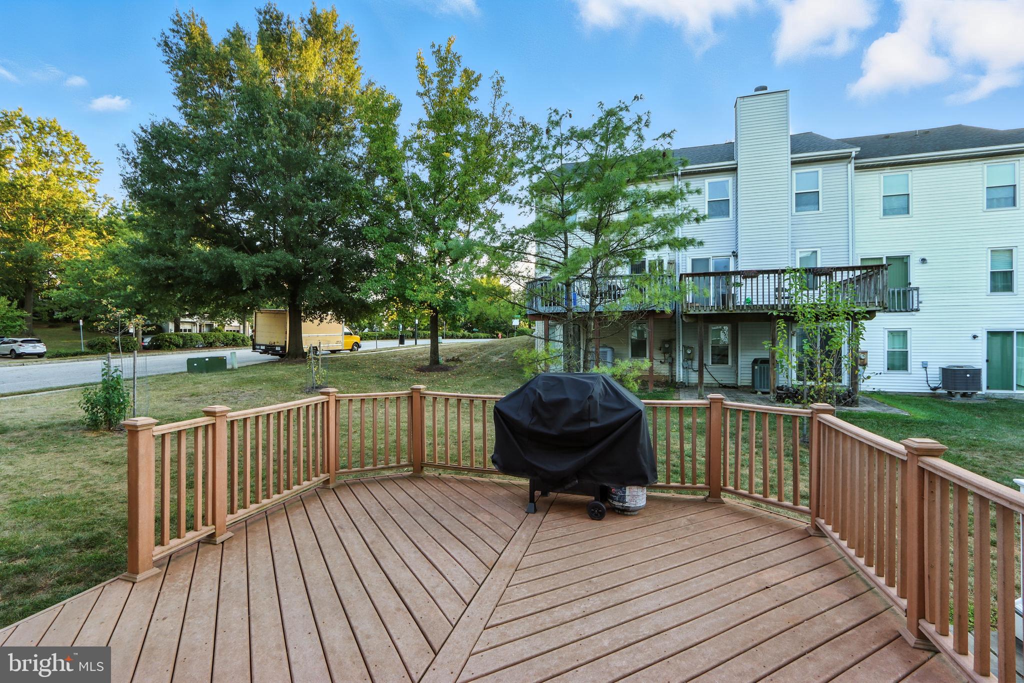 RIVERCHASE - Residential