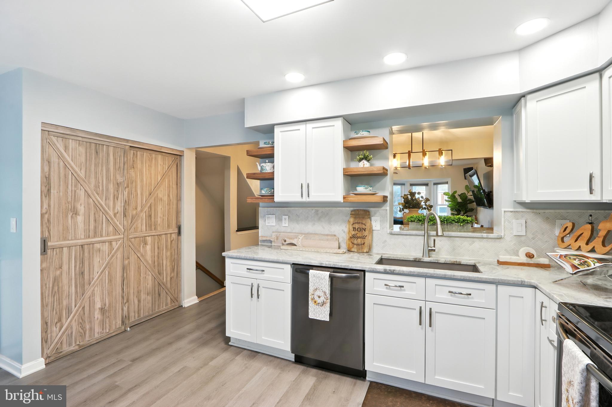 RIVERCHASE - Residential