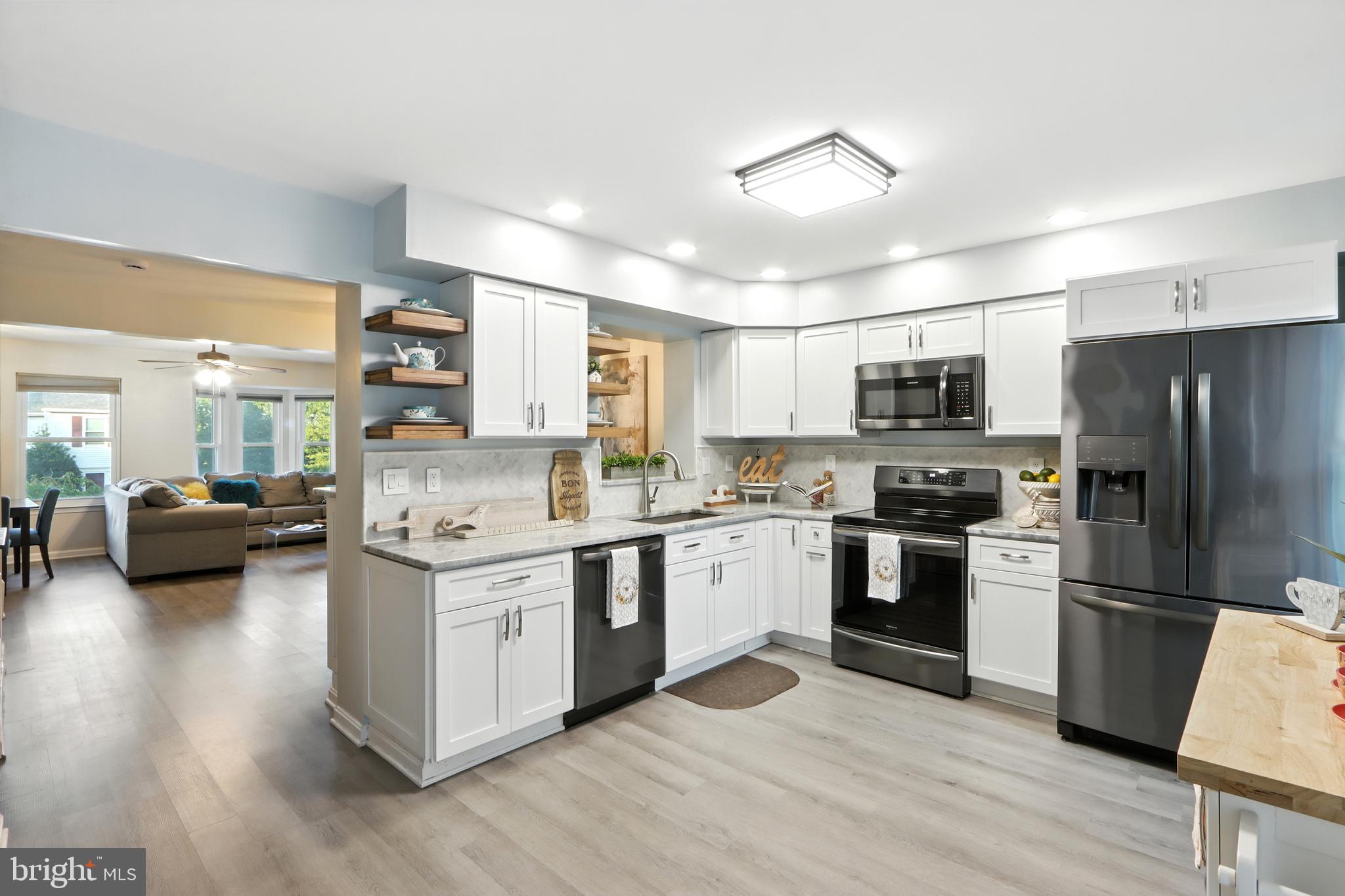 RIVERCHASE - Residential