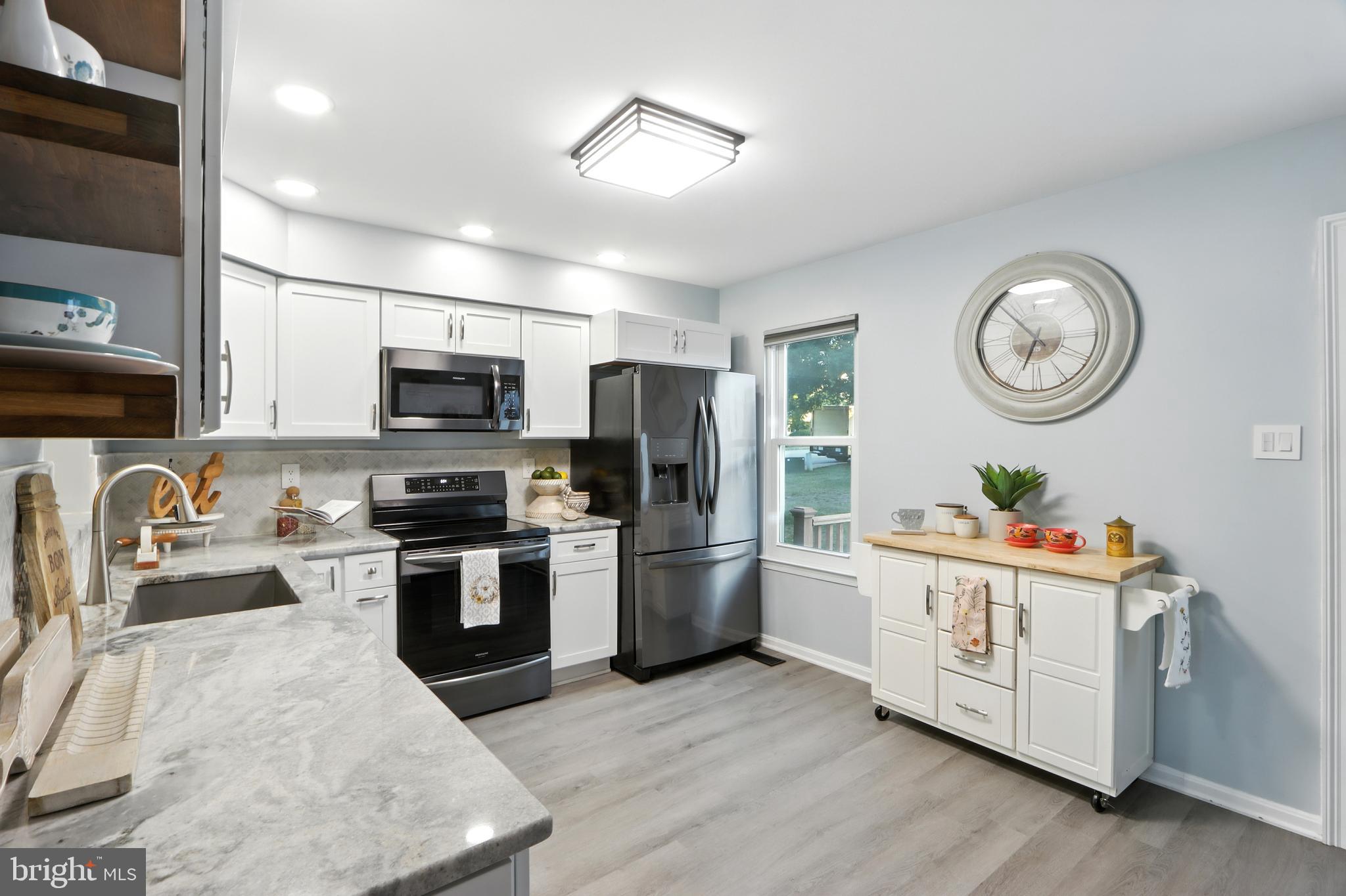 RIVERCHASE - Residential