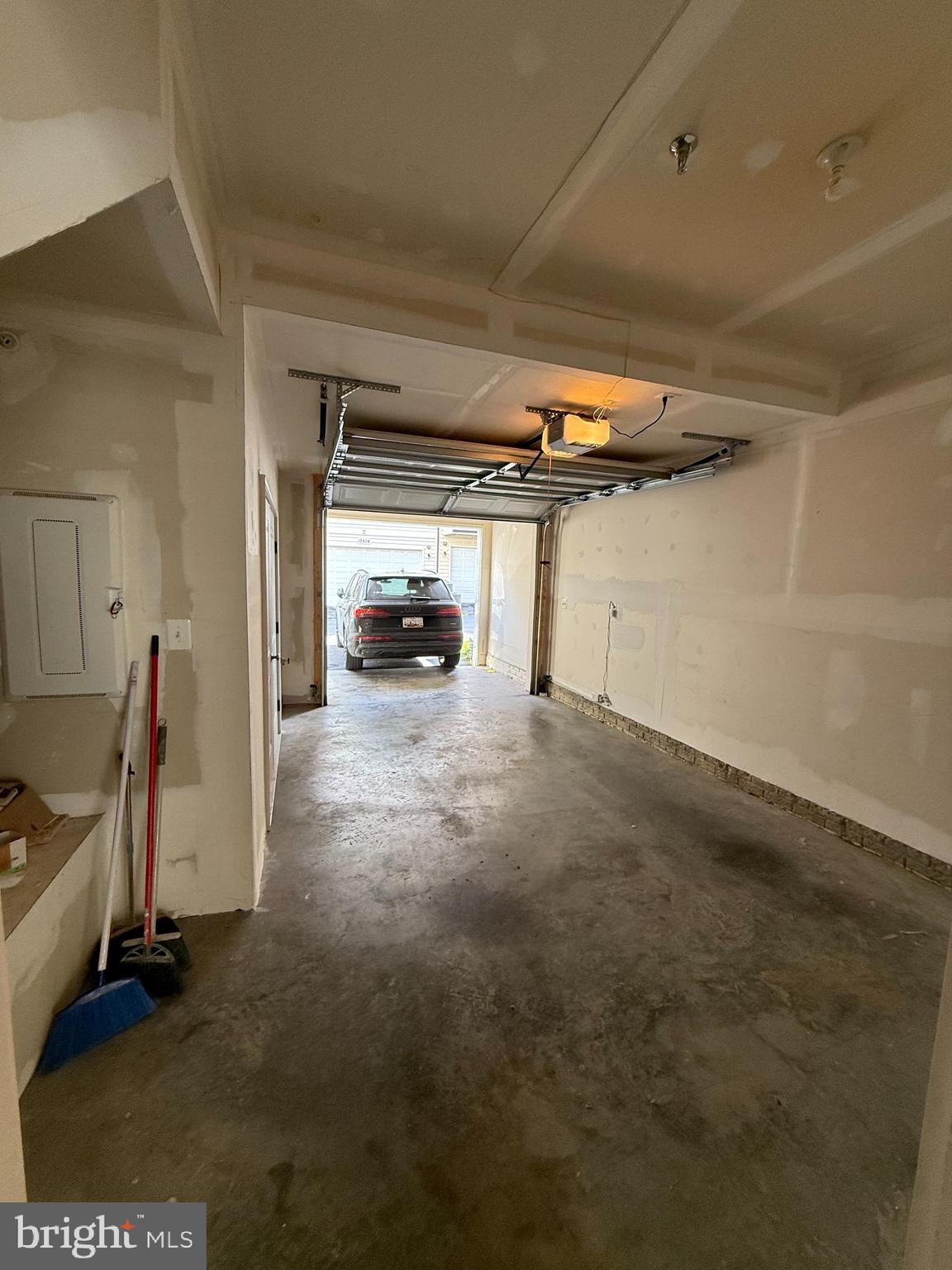 GLENMONT METROCENTRE - Residential Lease