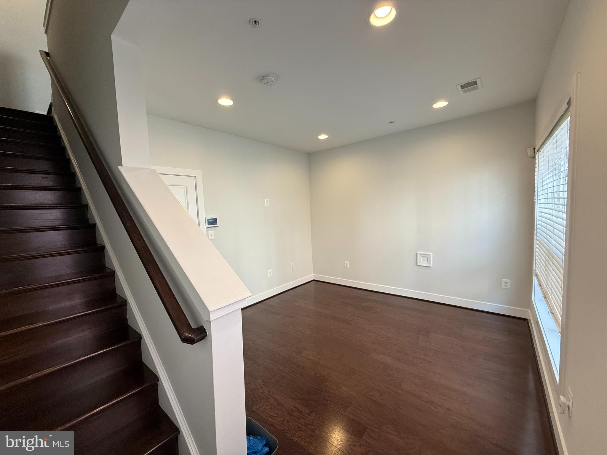 GLENMONT METROCENTRE - Residential Lease