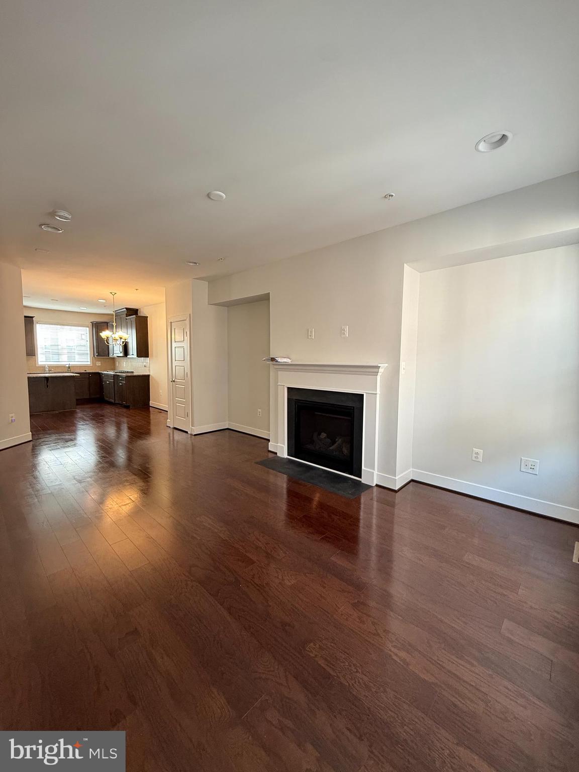 GLENMONT METROCENTRE - Residential Lease