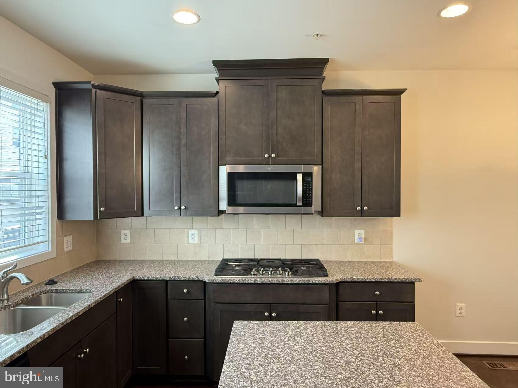 GLENMONT METROCENTRE - Residential Lease