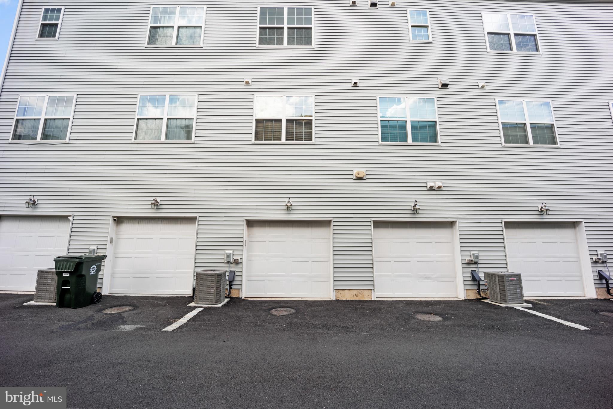 WATERSIDE - Residential