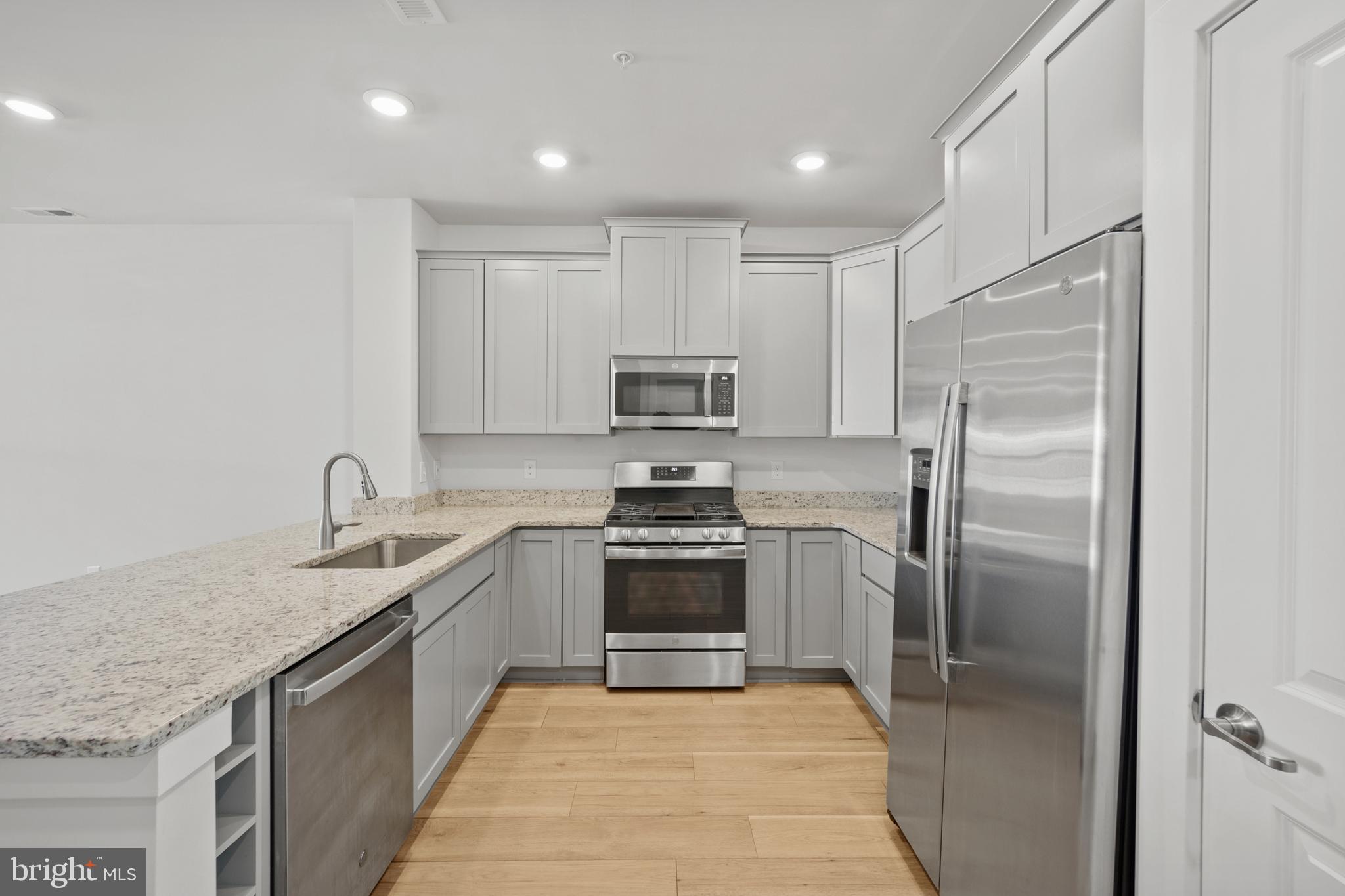 WATERSIDE - Residential