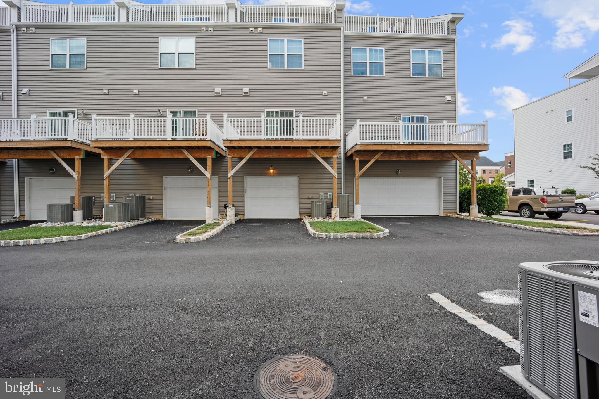 WATERSIDE - Residential