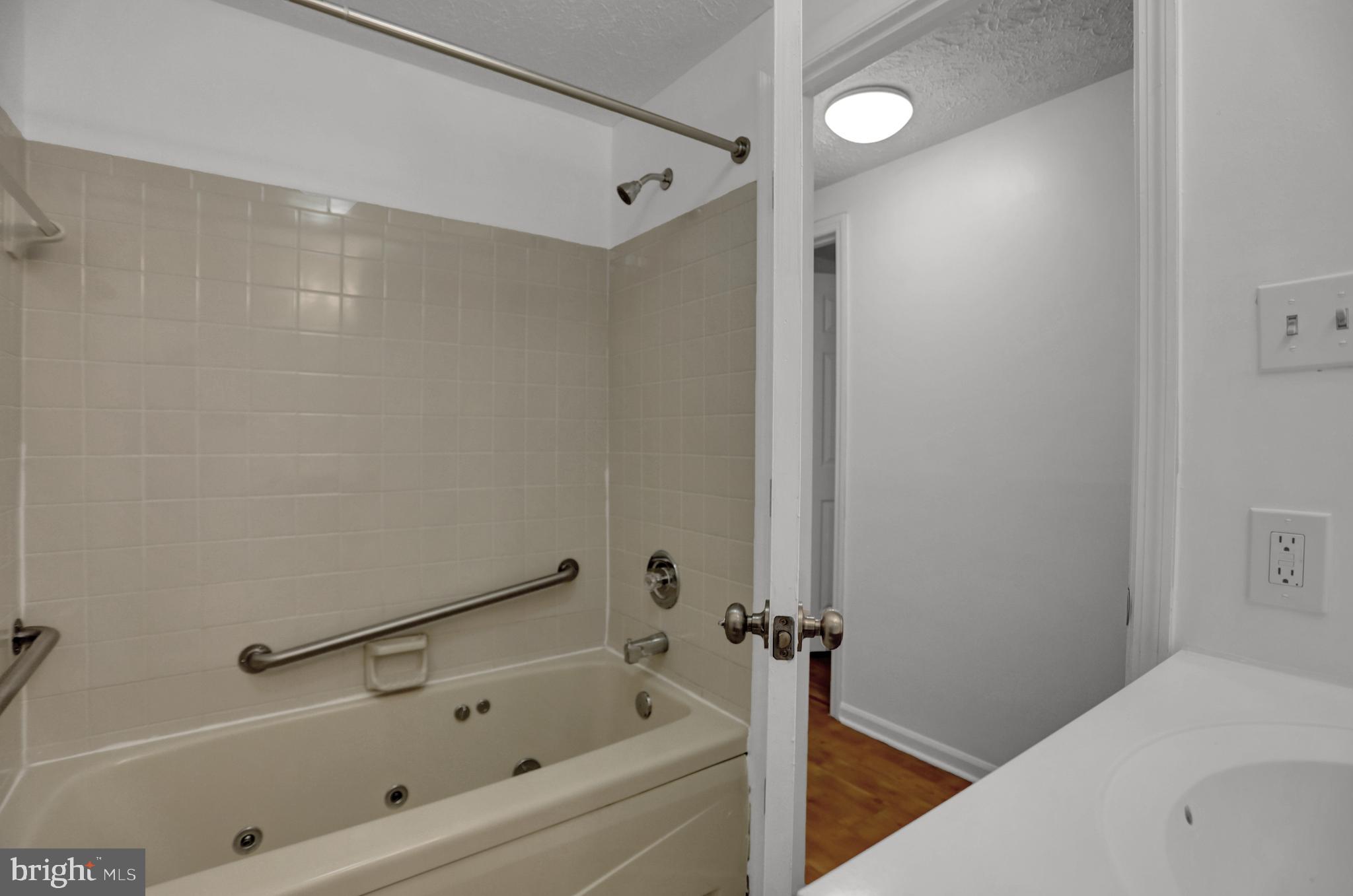 HARFORD COMMONS - Residential Lease