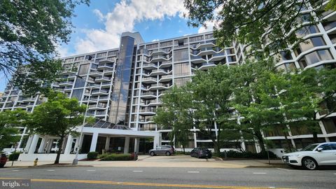 1530 KEY BOULEVARD 221 ARLINGTON VA 22209