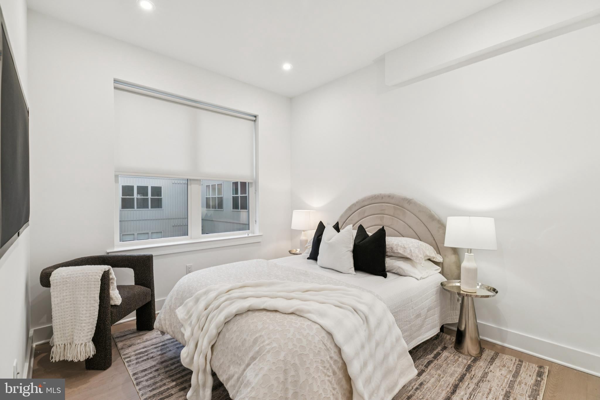 20 W ALLENS LANE 30 105