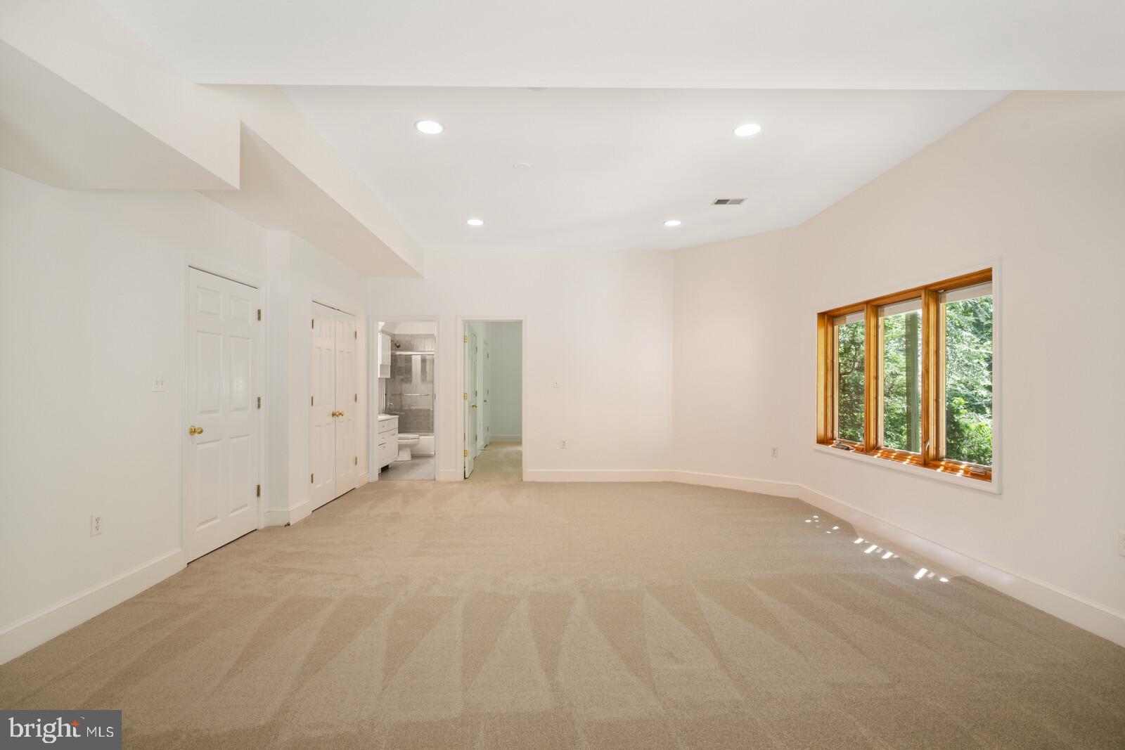 BELLEVUE FOREST - Residential