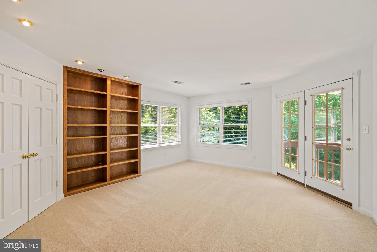 BELLEVUE FOREST - Residential