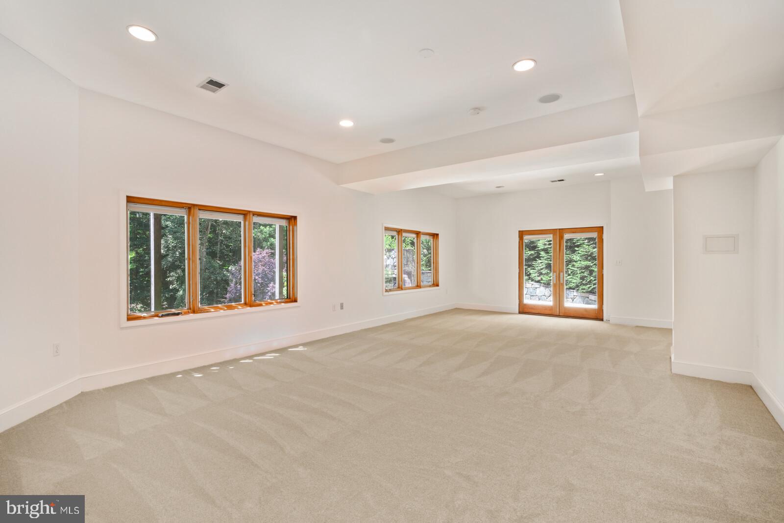 BELLEVUE FOREST - Residential