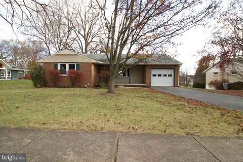 Photo of 578 Ridgeview Avenue, ELIZABETHTOWN, PA 17022 (MLS # PALA2062010)