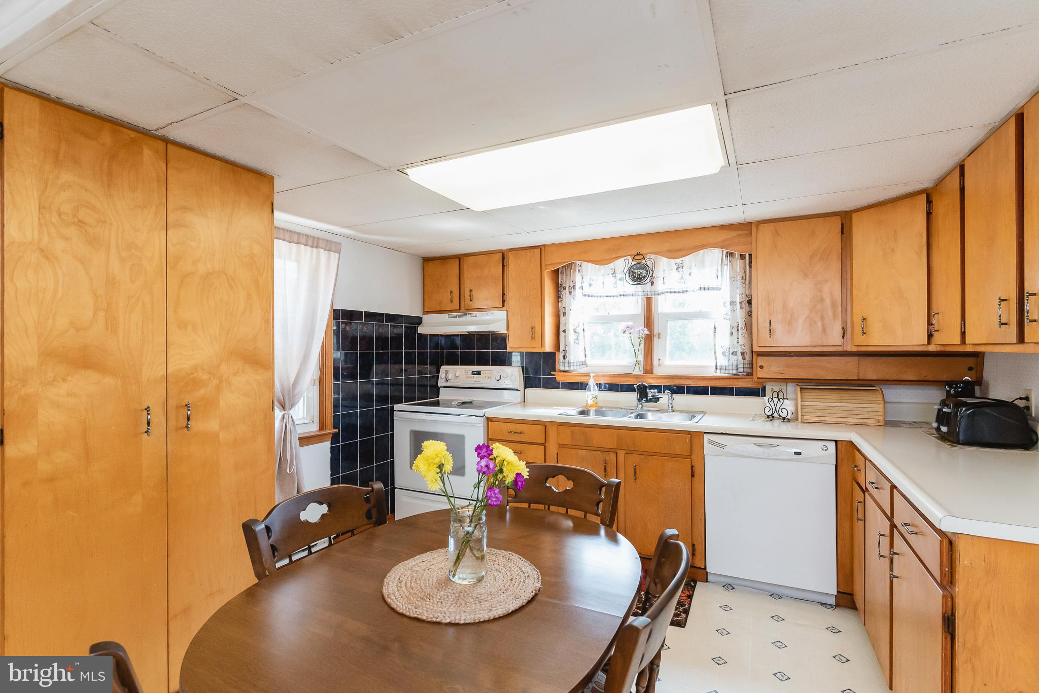 HILLSIDE - Residential