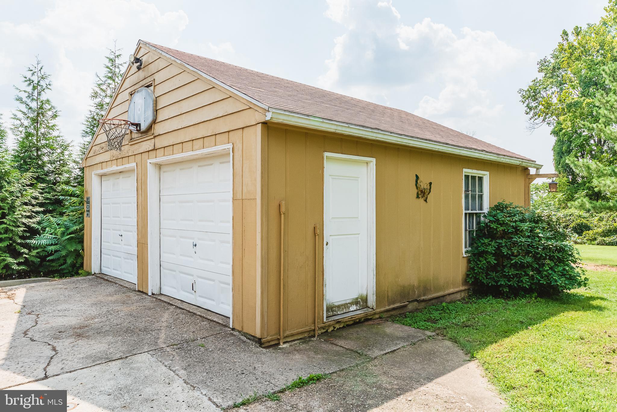 HILLSIDE - Residential