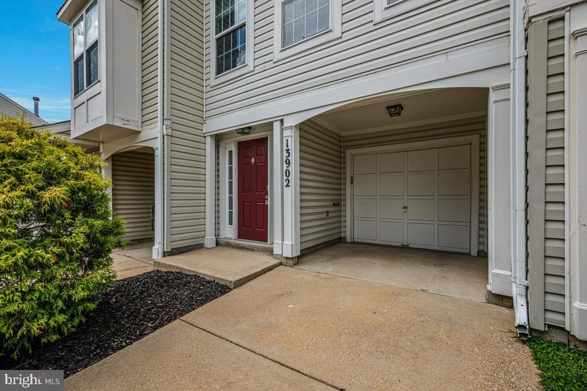 13902 BENTWATERS DRIVE