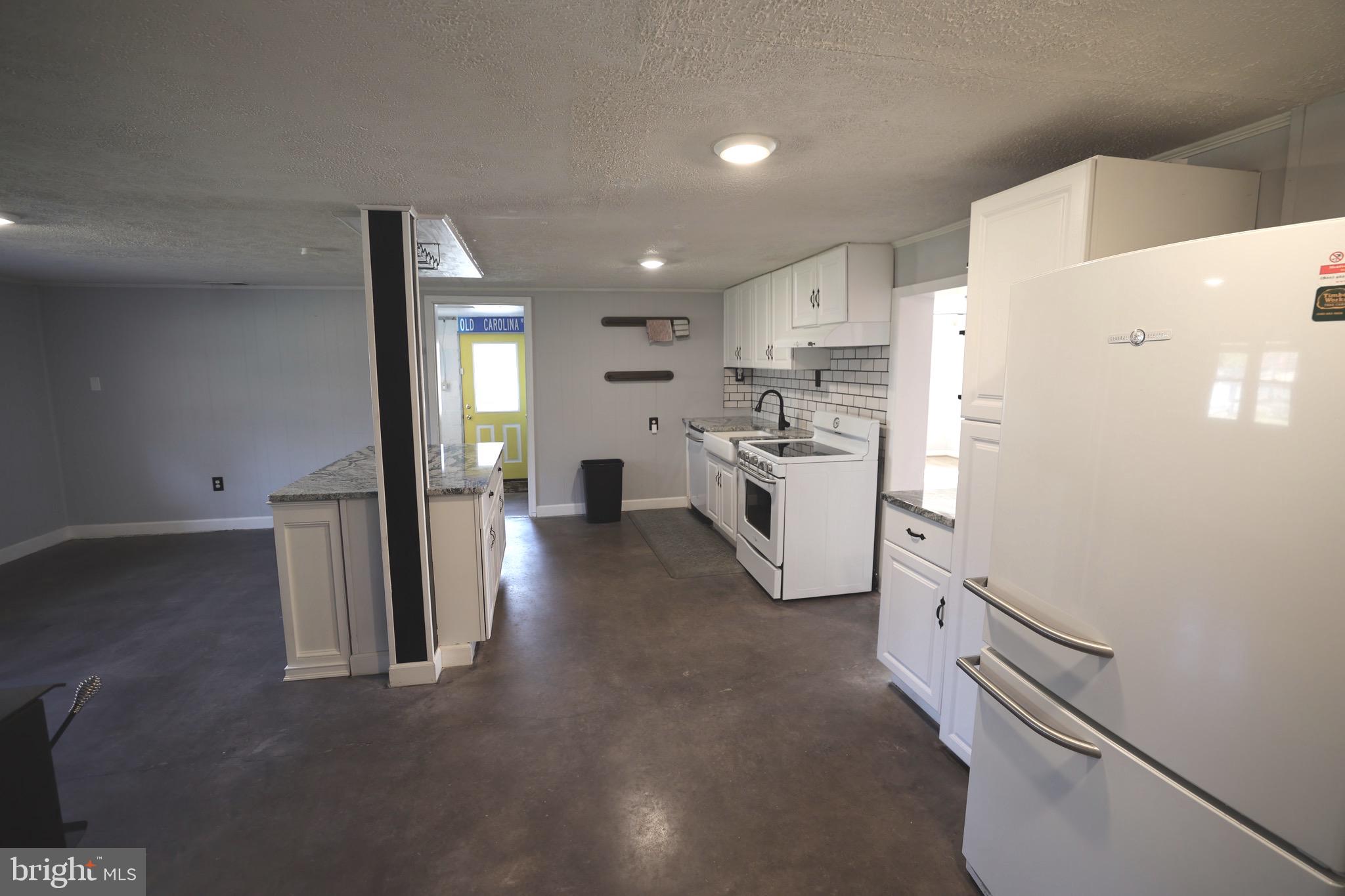 ROSSINI PROPERTY - Residential Lease