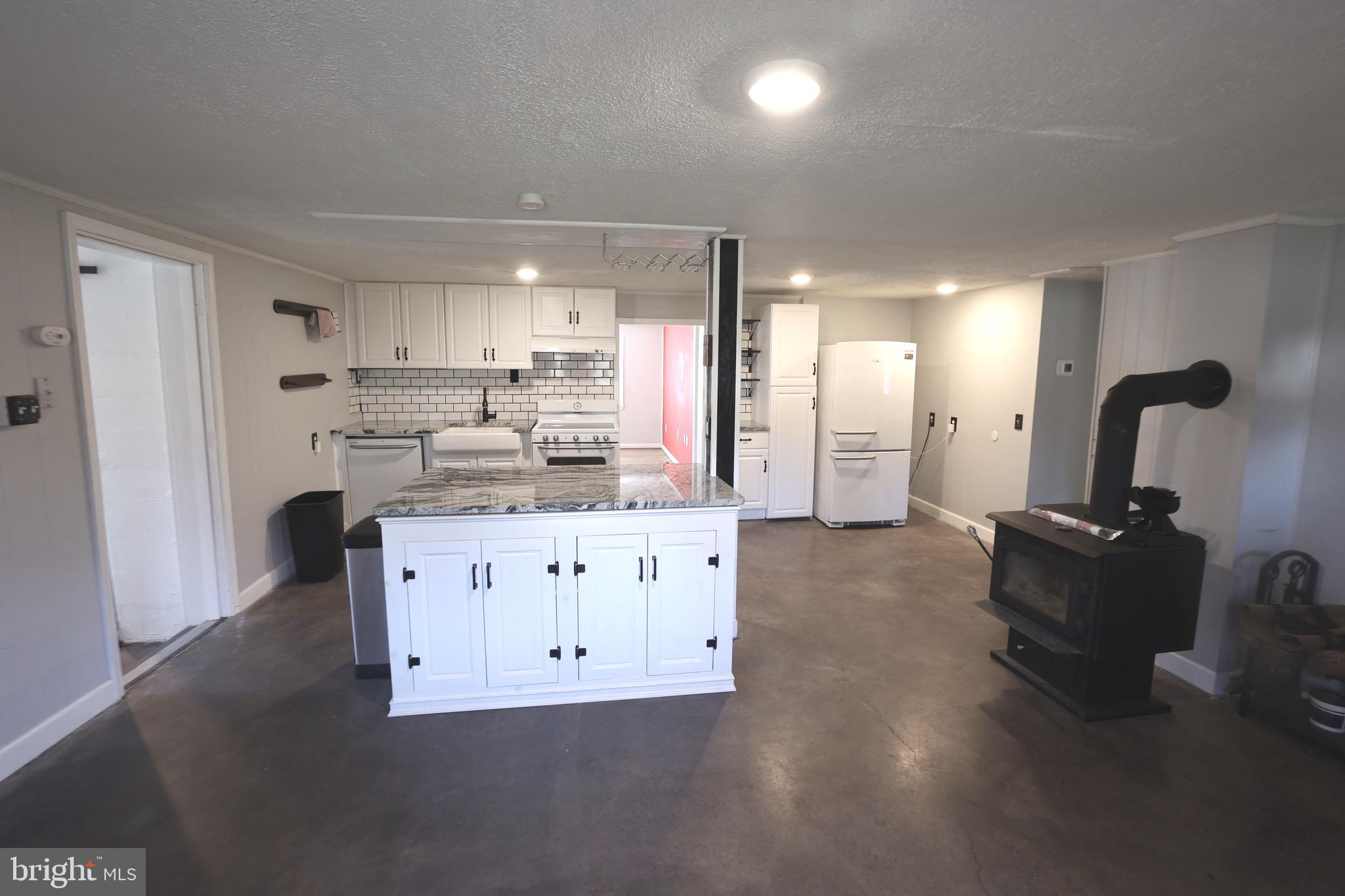 ROSSINI PROPERTY - Residential Lease