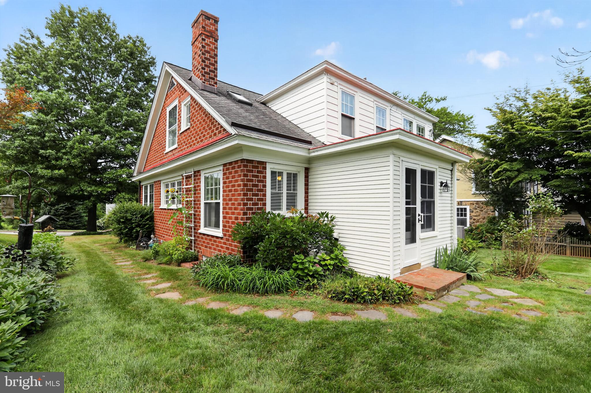 729 N WALNUT STREET