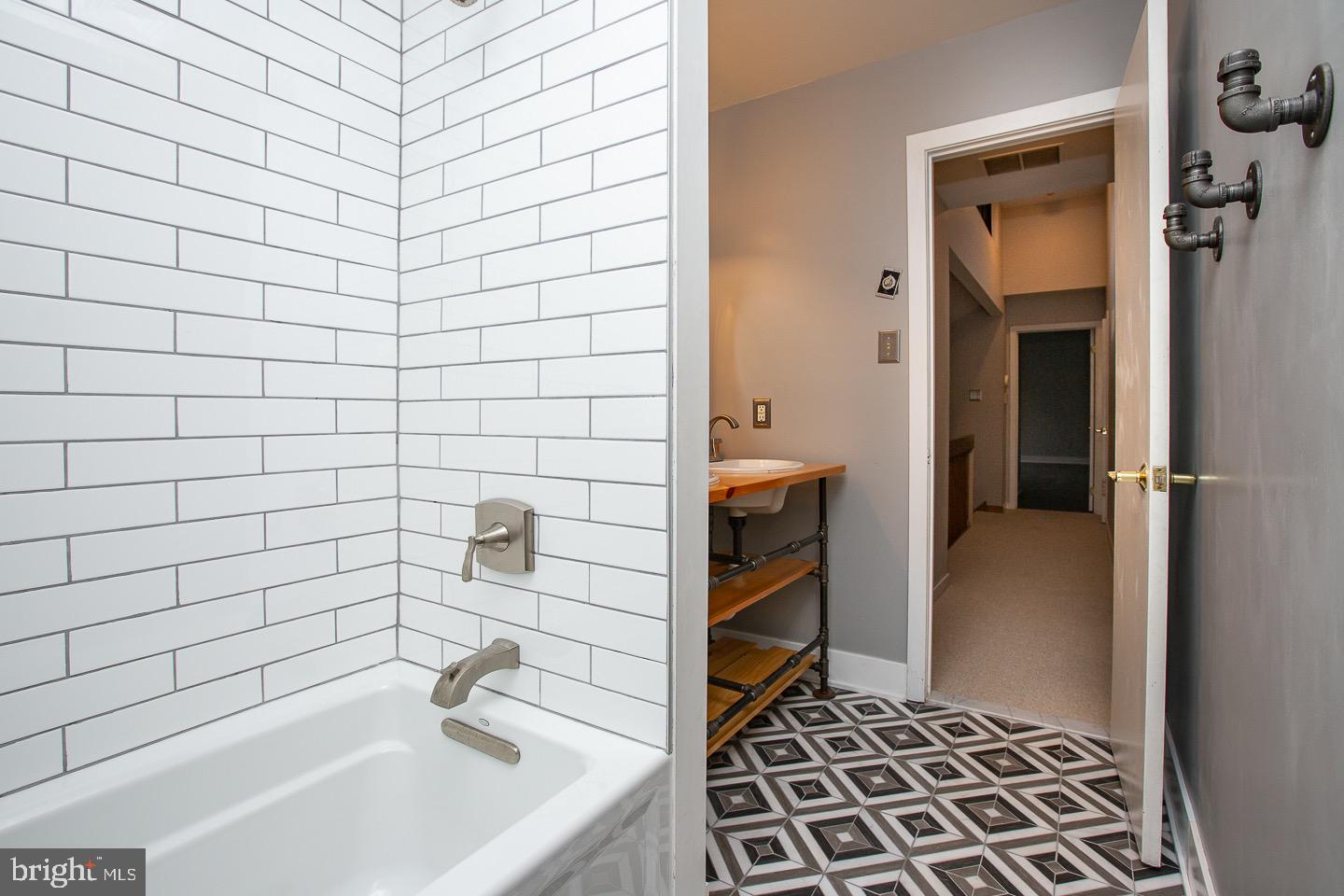 BRYN MAWR - Residential