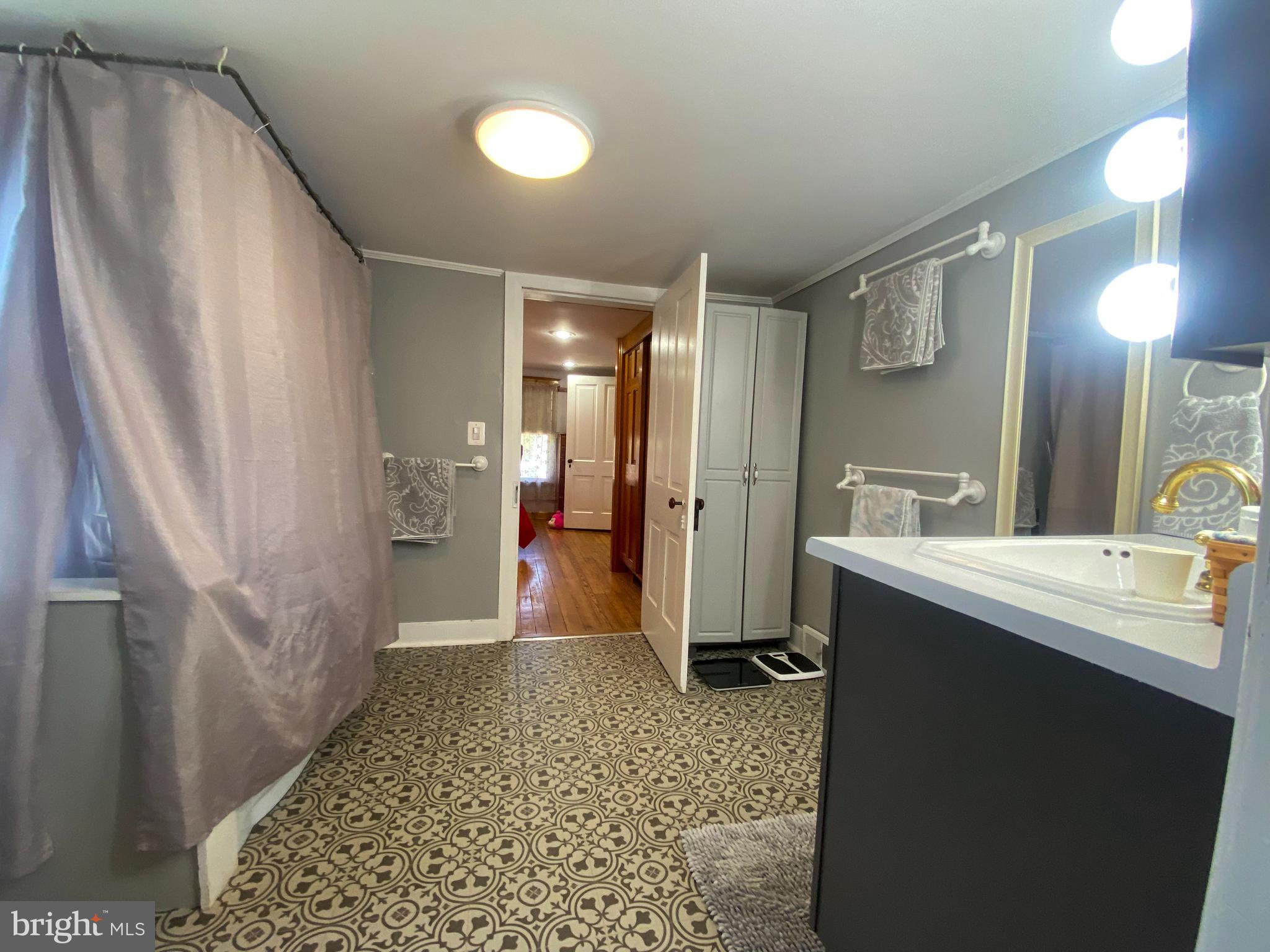 HALFWAY - Residential