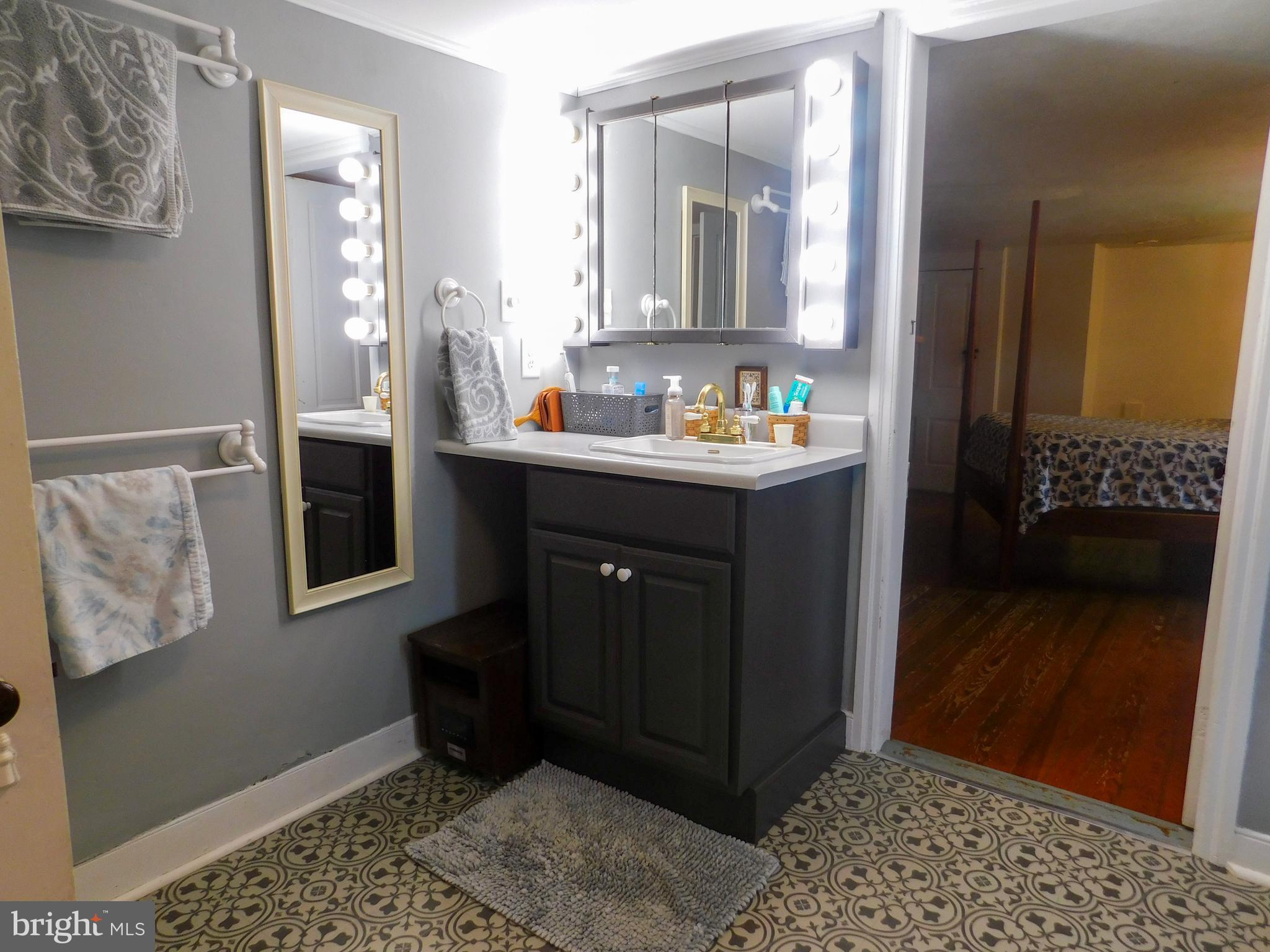 HALFWAY - Residential