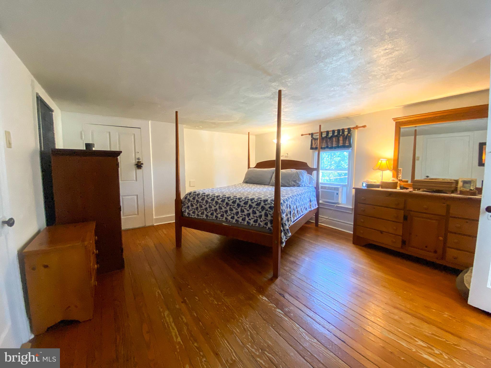 HALFWAY - Residential