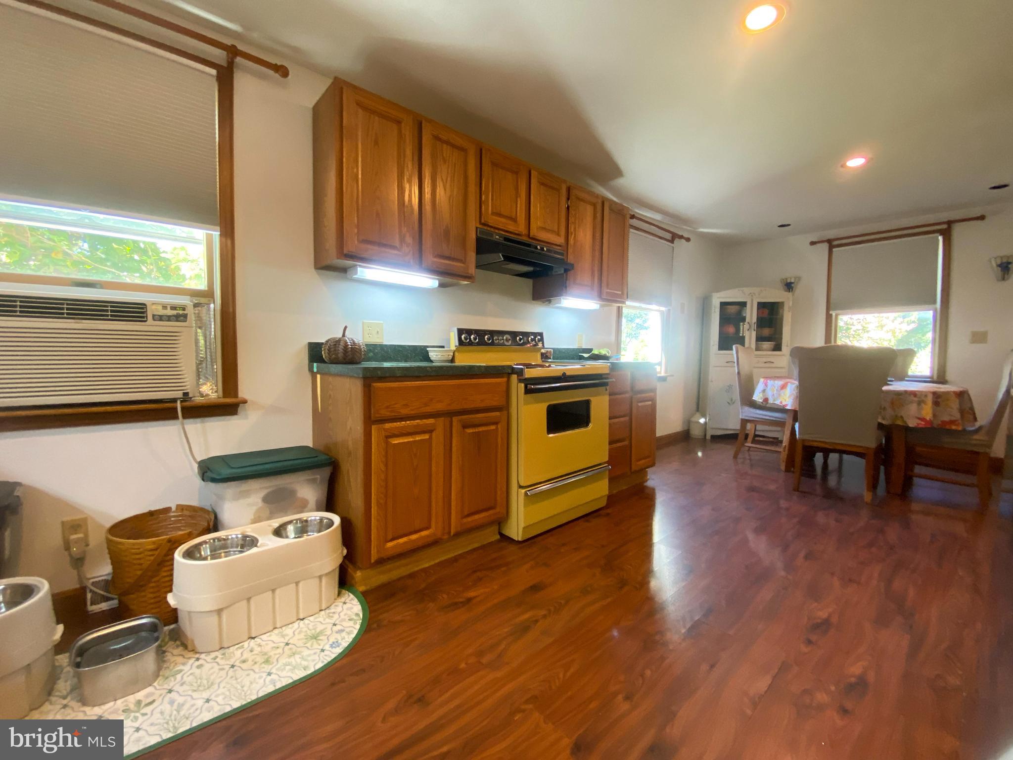 HALFWAY - Residential