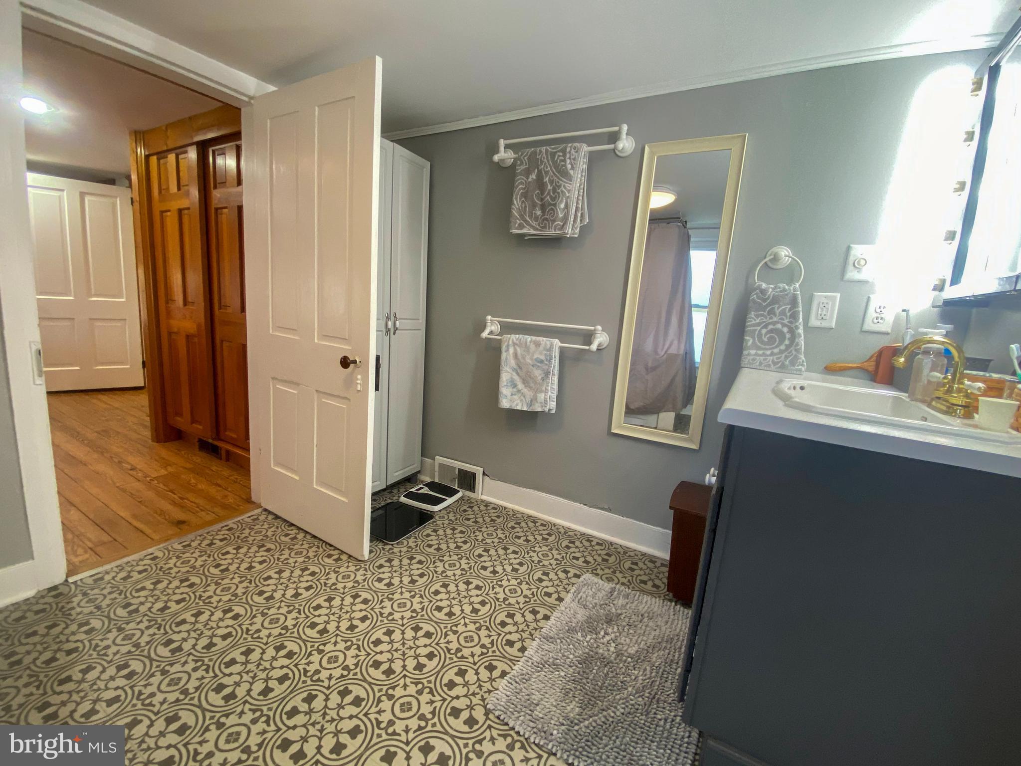 HALFWAY - Residential