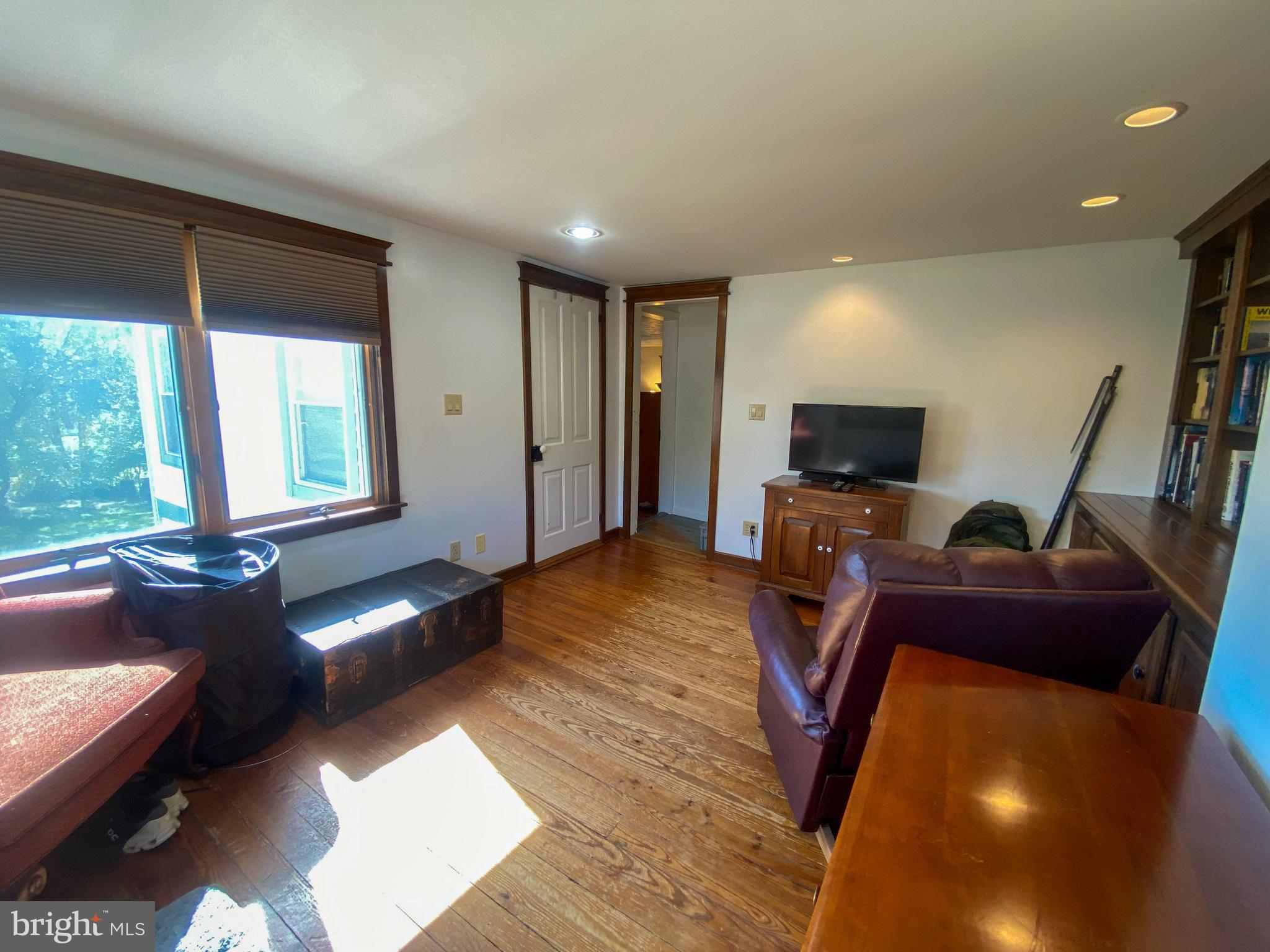 HALFWAY - Residential