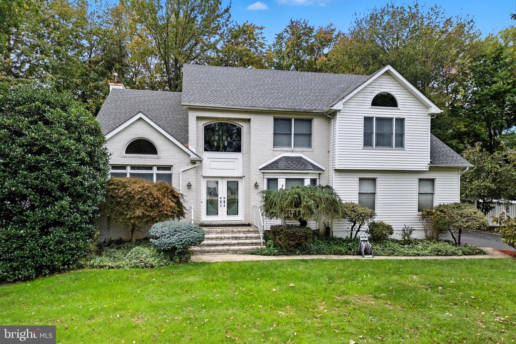 Photo of 2 Guinevere Road, MONROE TOWNSHIP, NJ 08831 (MLS # NJMX2010638)