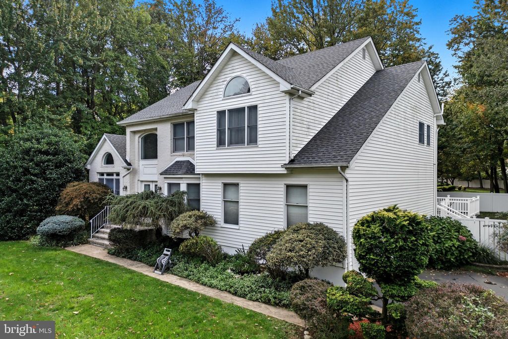 Photo of 2 Guinevere Road, MONROE TOWNSHIP, NJ 08831 (MLS # NJMX2010638)