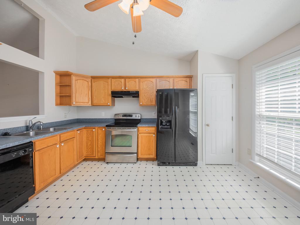 LAKE LAND - Residential