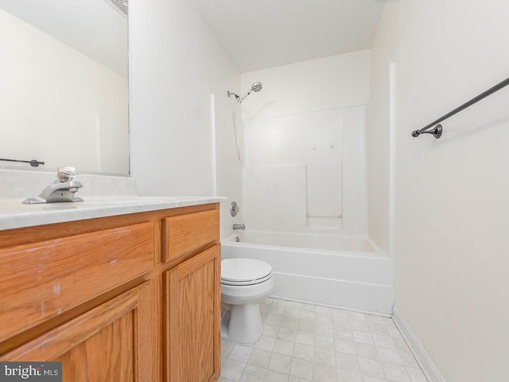 LAKE LAND - Residential