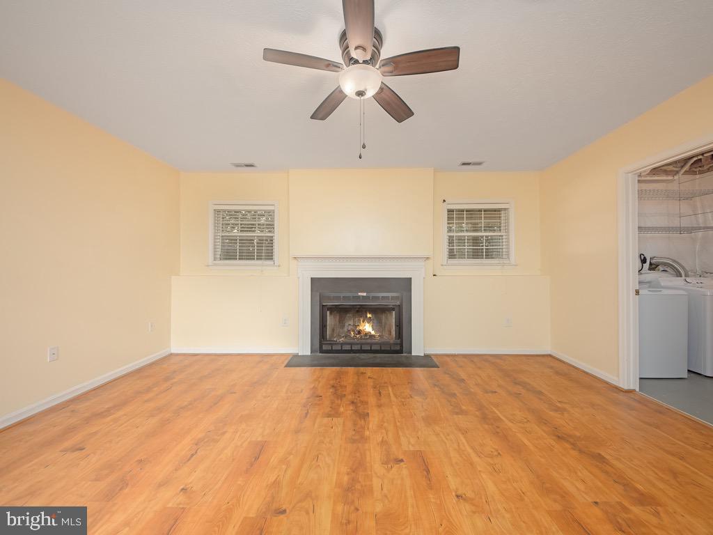 LAKE LAND - Residential