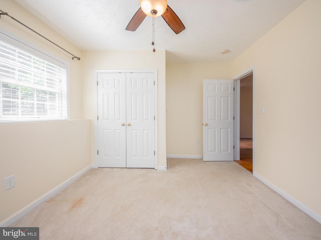 LAKE LAND - Residential