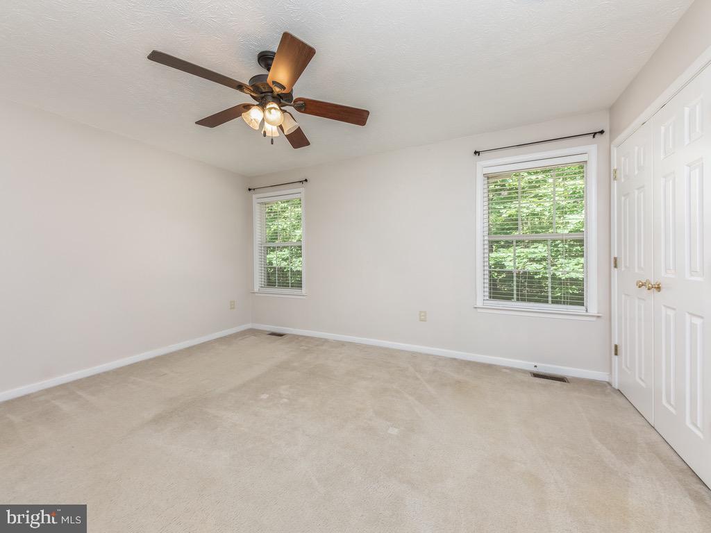 LAKE LAND - Residential