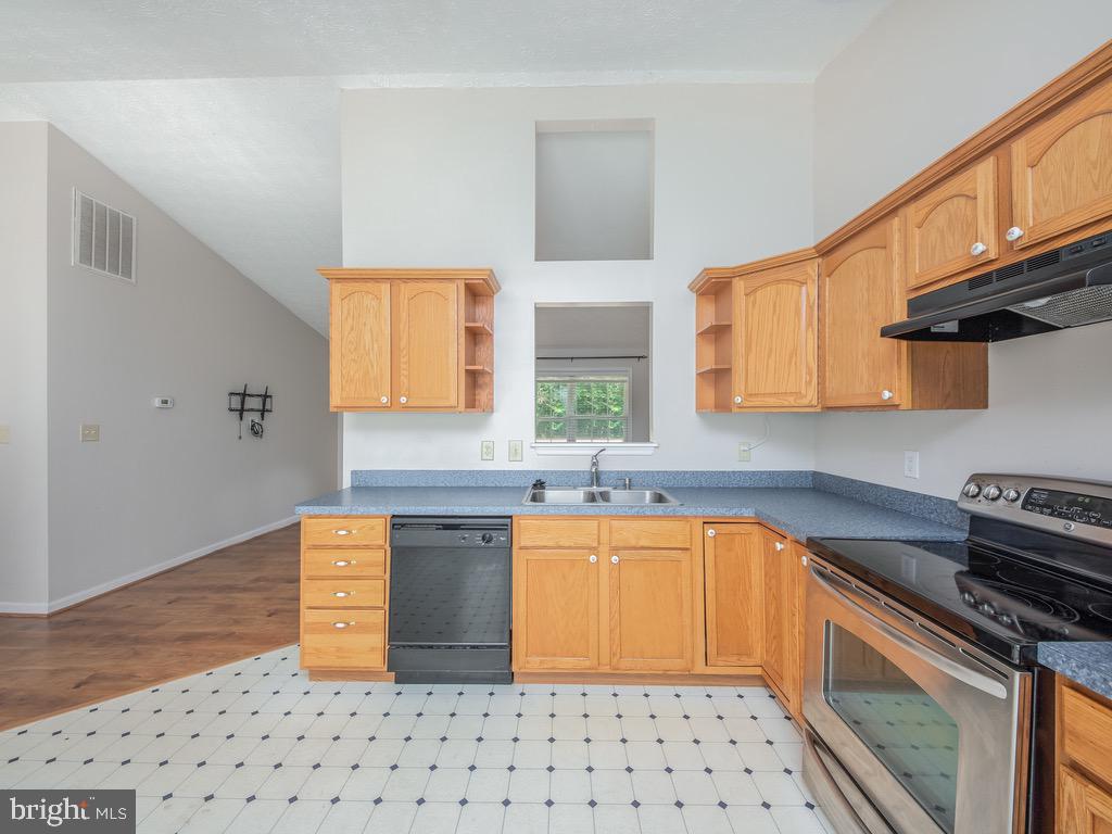 LAKE LAND - Residential