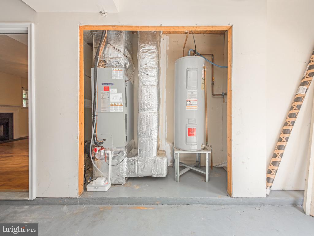 LAKE LAND - Residential