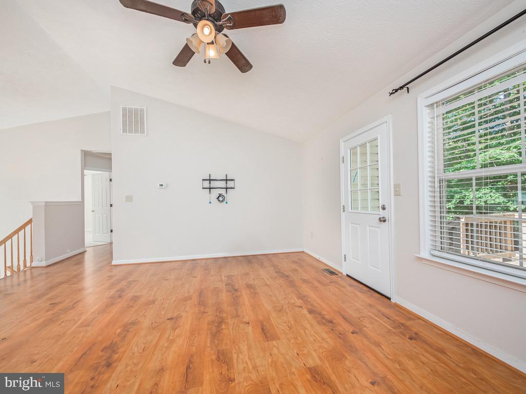 LAKE LAND - Residential