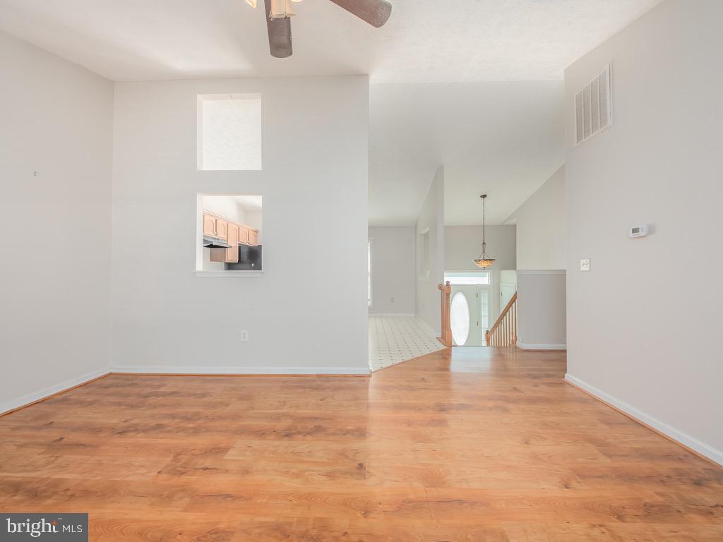 LAKE LAND - Residential