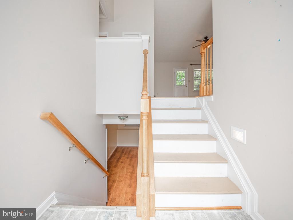 LAKE LAND - Residential