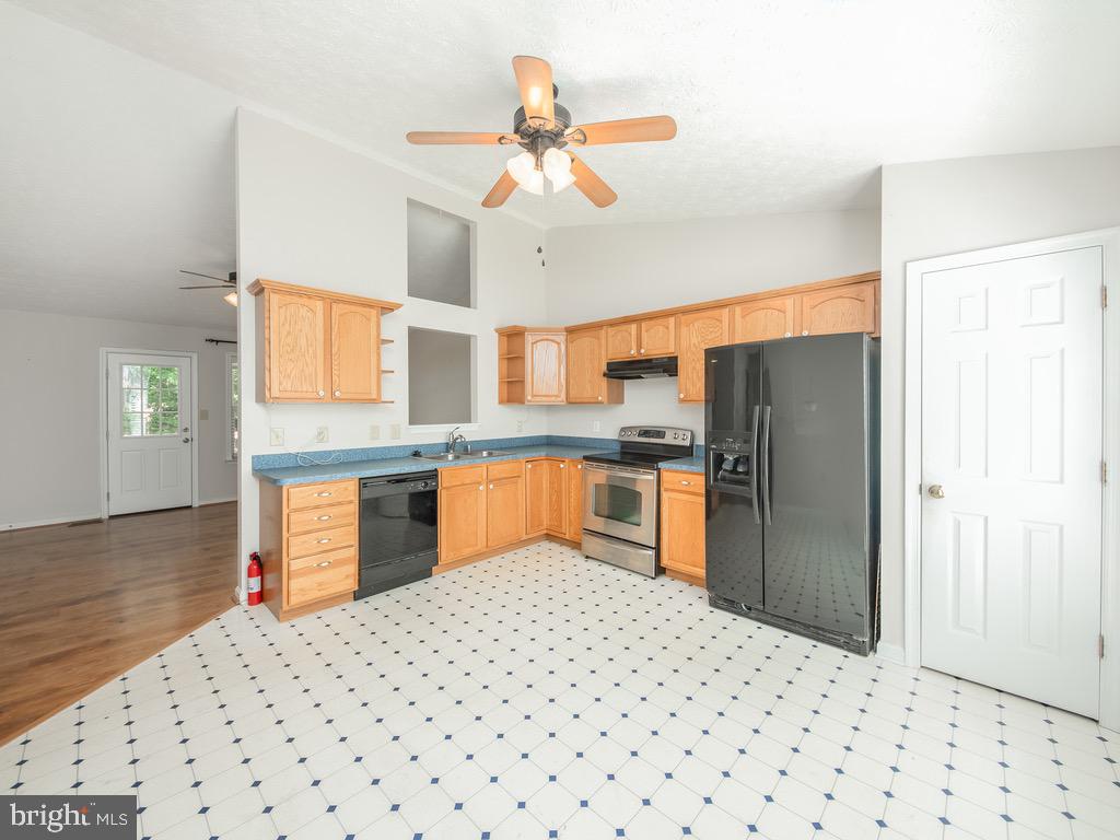 LAKE LAND - Residential