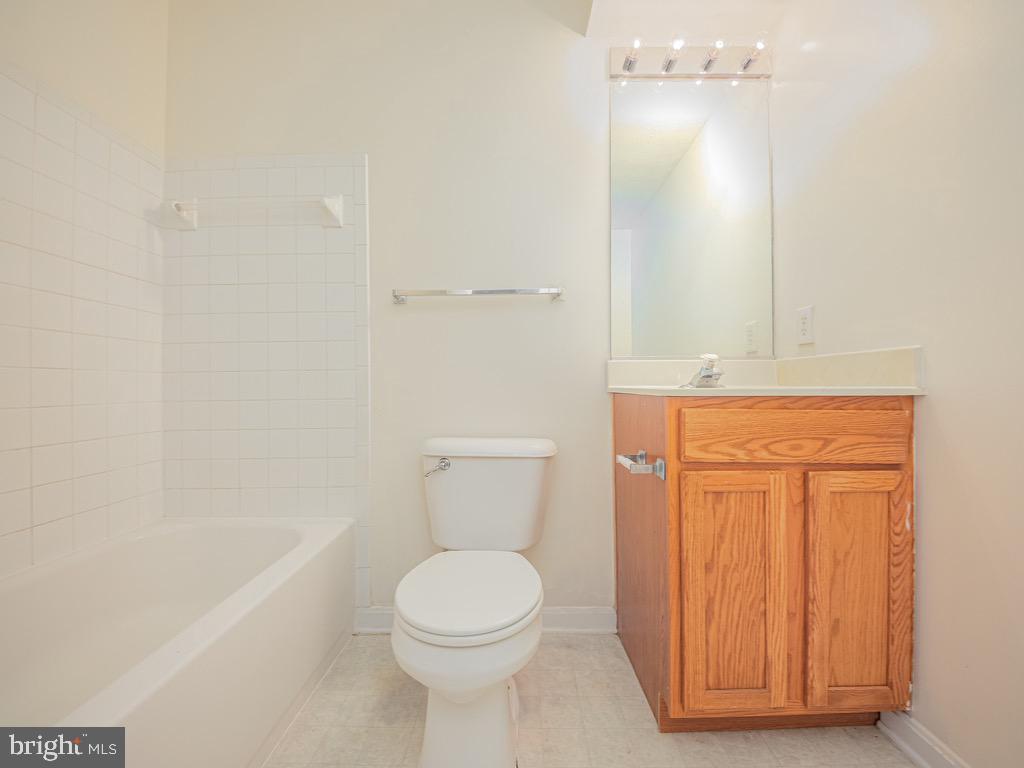 LAKE LAND - Residential