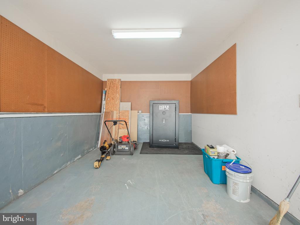 LAKE LAND - Residential