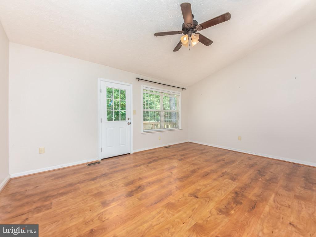 LAKE LAND - Residential