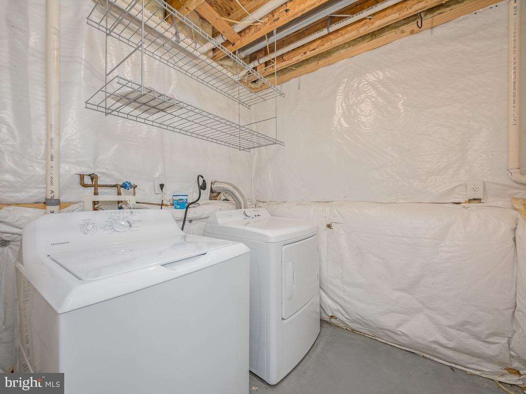 LAKE LAND - Residential